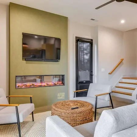 The Flat - A Lake View Retreat With Dock Access